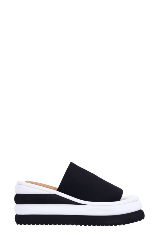 L'amour Des Pieds Emiko Platform Sandal In Black