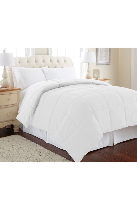 Modern Threads Down Alternative Reversible Comforter In White/white