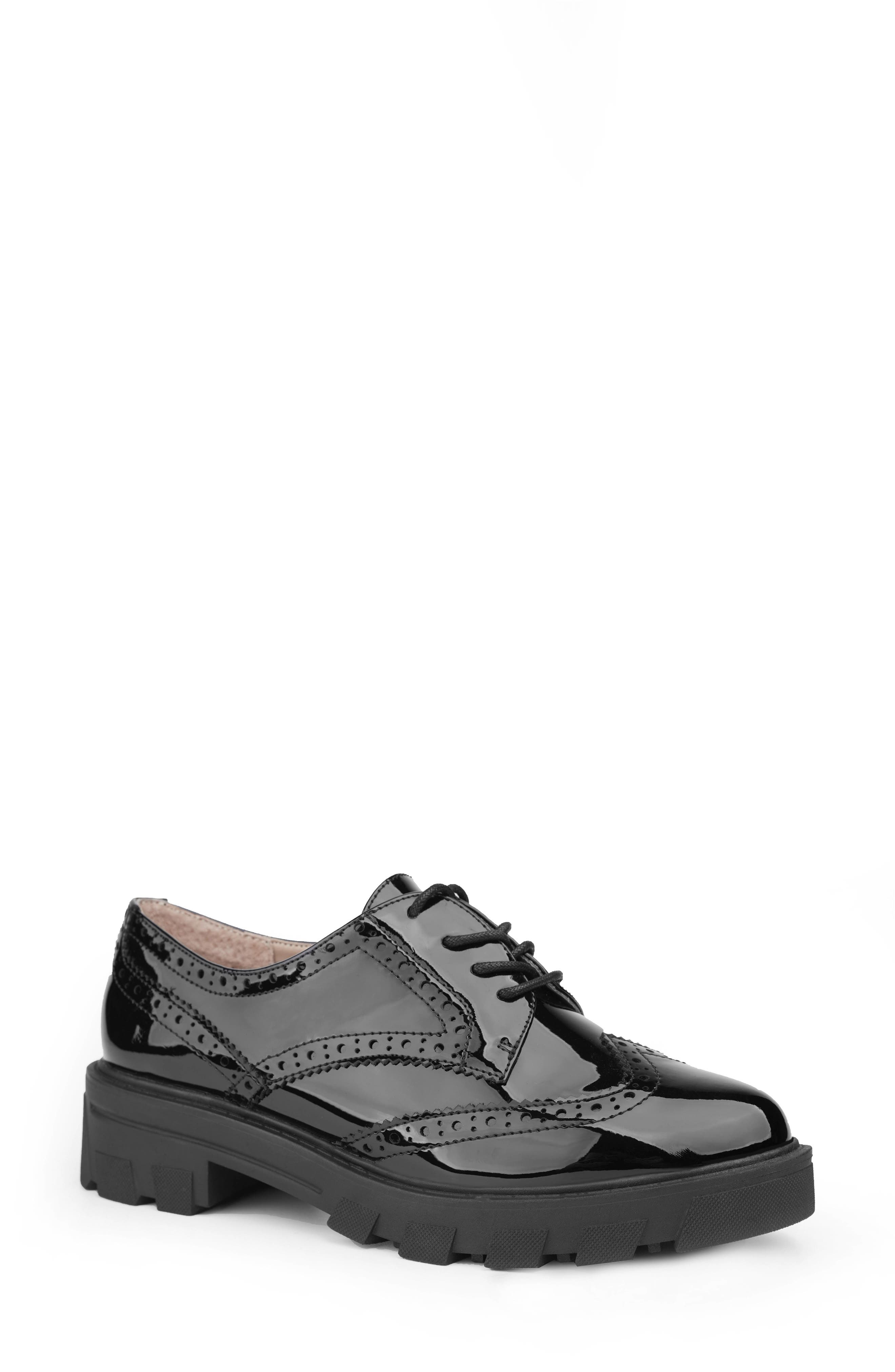 Me Too Lundy Wingtip Loafer in Black 