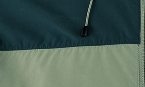 Fjall Raven Fjällräven High Coast Hooded Wind Jacket In Patina Green-navy