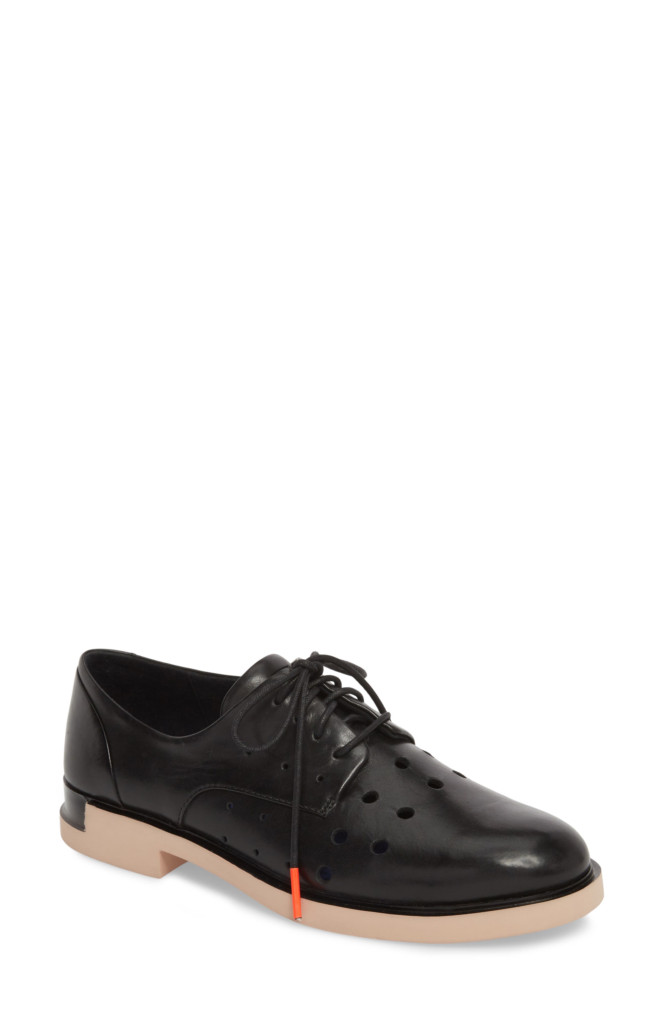 Camper Tws Perforated Derby, Black