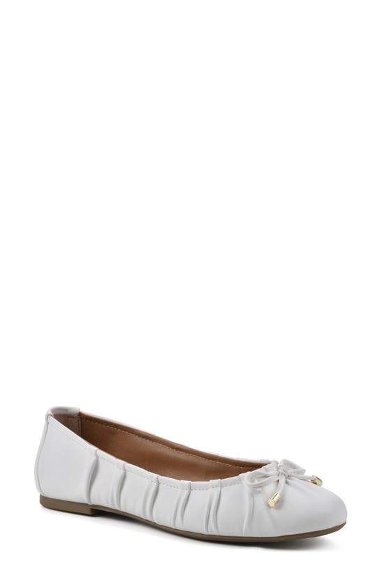 White Mountain Footwear Sakari Ballet Flat In White/ Smooth