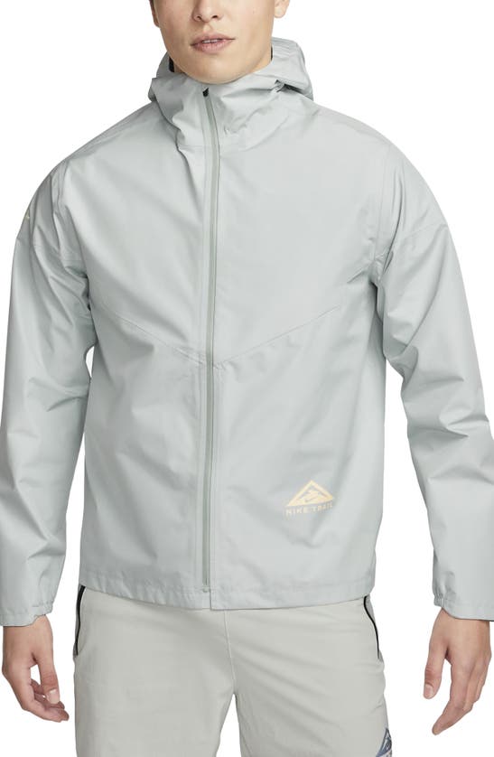 Nike Gore-tex® Infinium™ Trail Running Jacket In Light Silver/ Citron Pulse