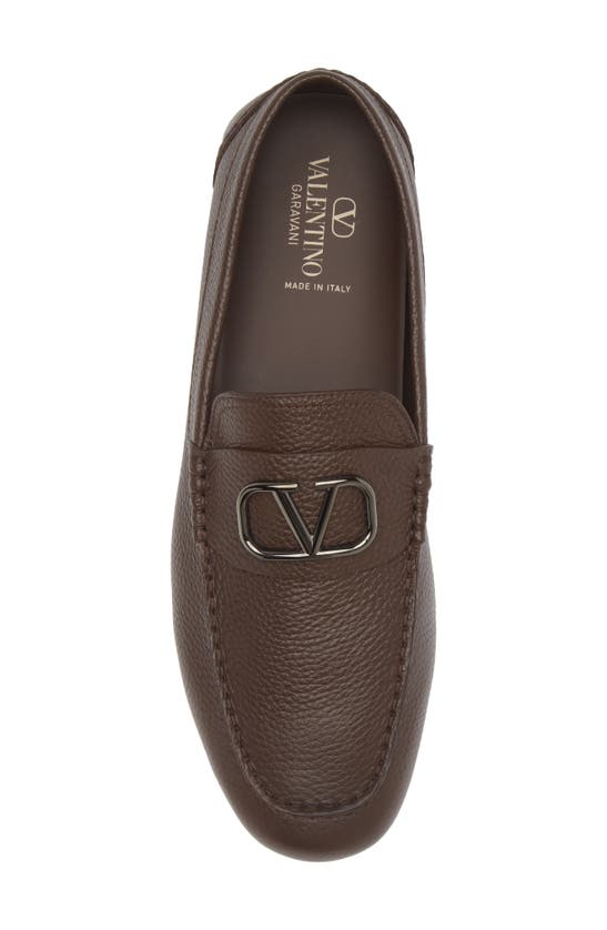 Shop Valentino Garavani Vlogo Driving Shoe In Kg8-fondant