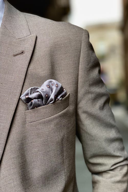 Elizabetta Pascal In Grey And Bronze