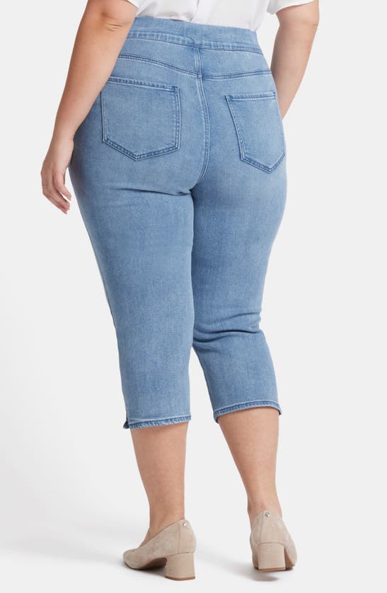Nydj Dakota Side Slit Pull-on Capri Jeans In Corfu