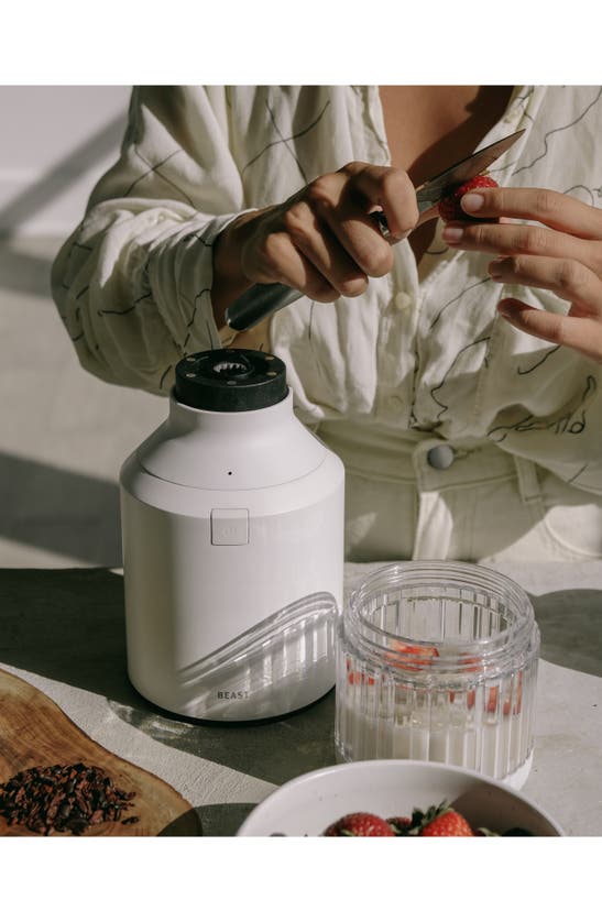 Beast Health Beast Blender & Hydration System Set In White ModeSens