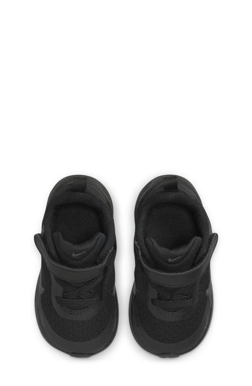 Nike Revolution 7 Sneaker In Black/anthracite