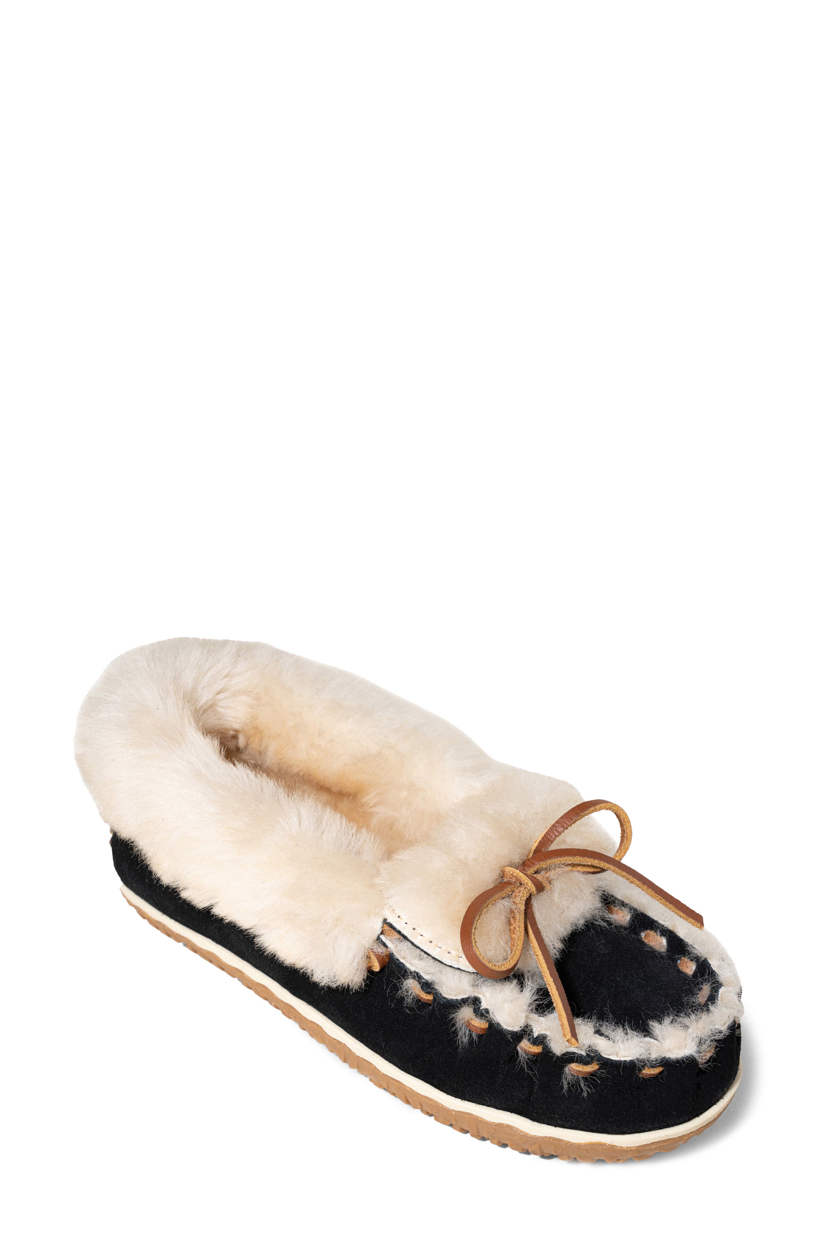 Minnetonka Ultimate Genuine Shearling Slipper in Black 