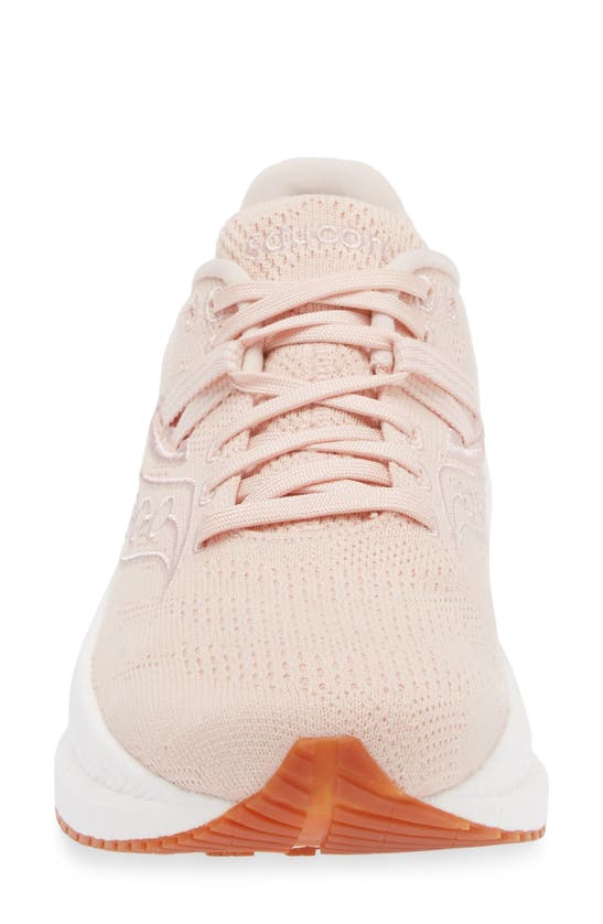Saucony Triumph Rfg Running Shoe In Lotus