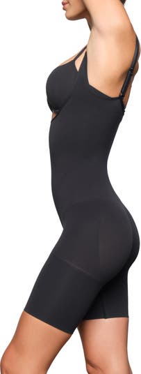 SKIMS Kim Kardashian Bodysuit Mid Thigh Open Gusset Medium Beige NWOT