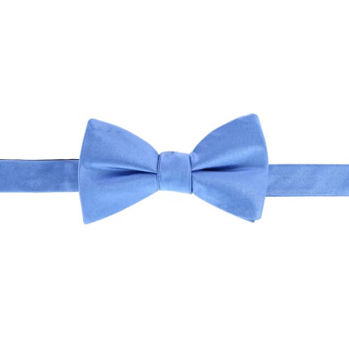 Trafalgar Sutton Solid Color Silk Bowtie And Pocket Square Combo In Light Blue