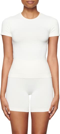Fit to wear: Soft Smoothing T-Shirt from Skims! #skimsreview #skimstry