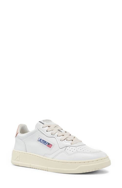 Autry Medalist Low Sneaker In White/pink