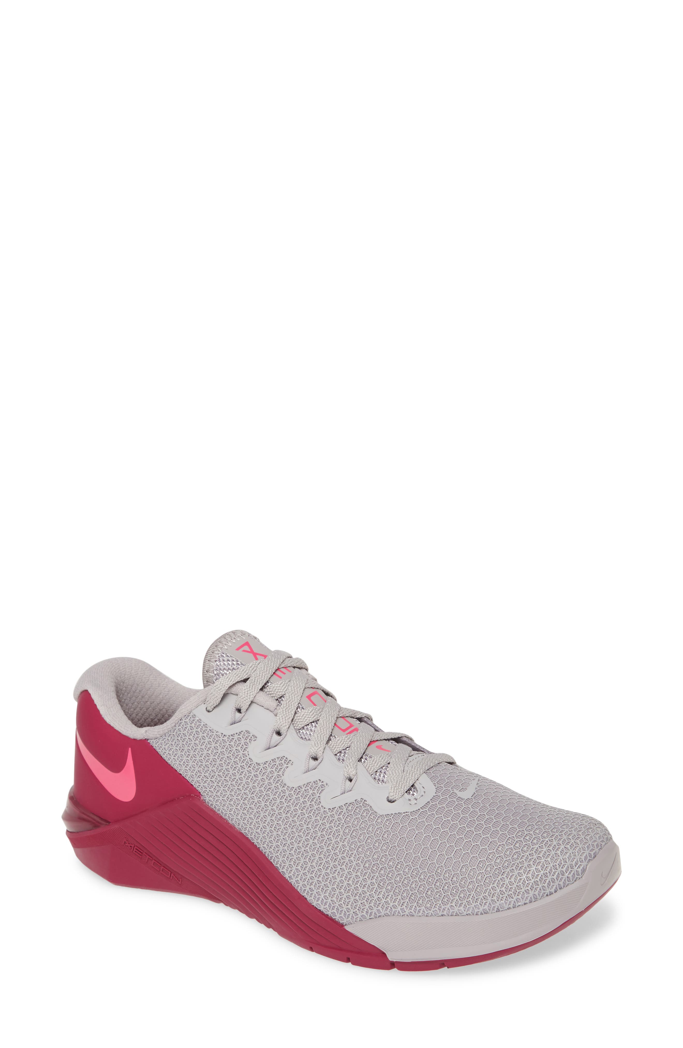 nike metcon 5 grey and pink