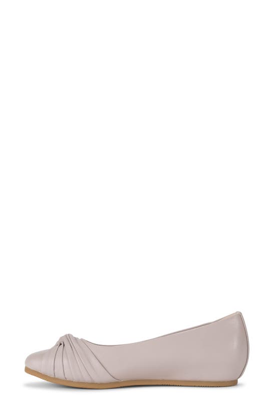 Baretraps Women's Chainey Flats In Lavendar Mist