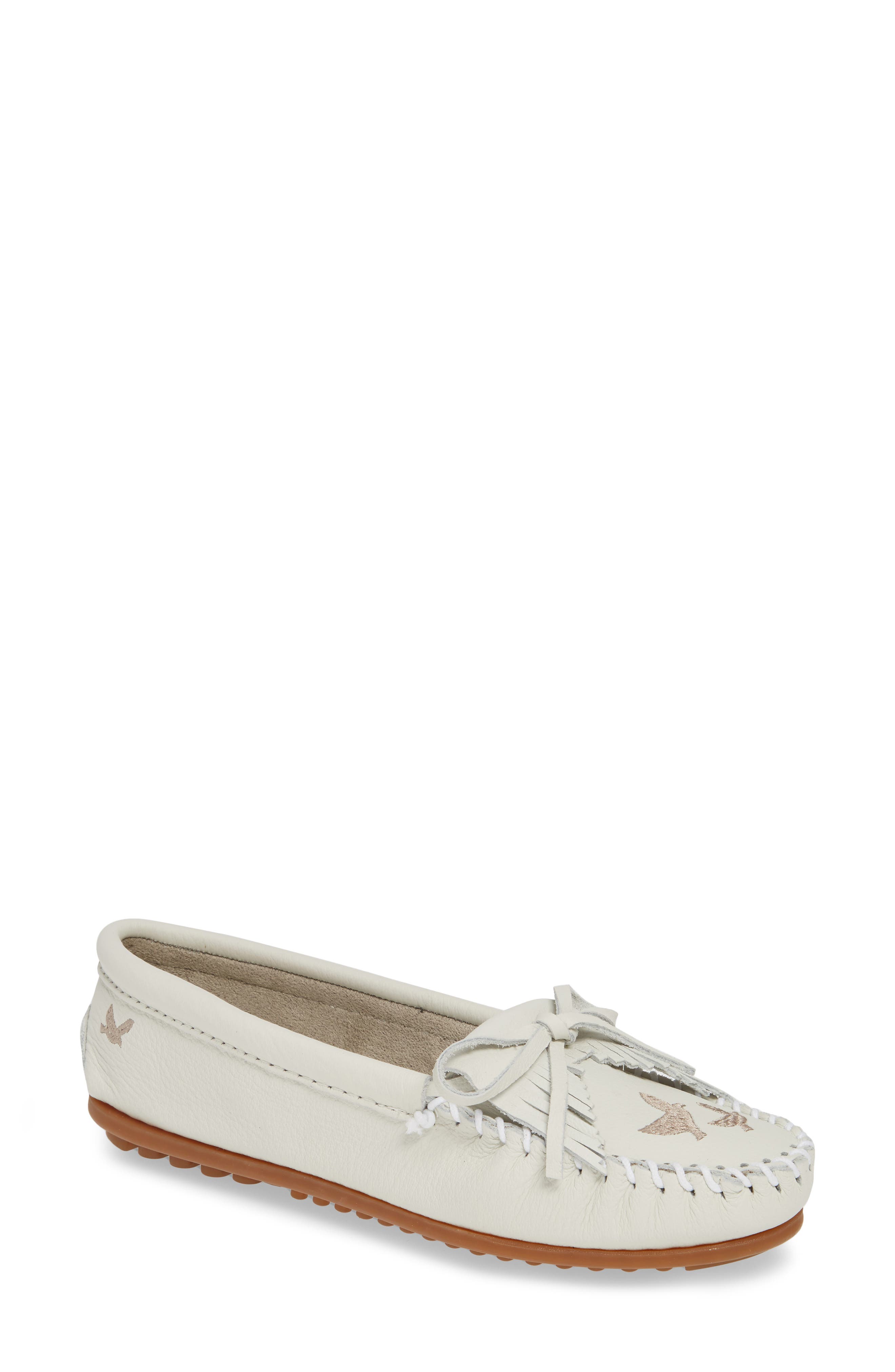 Minnetonka X Lottie Moss Lauryn Moccasin, White