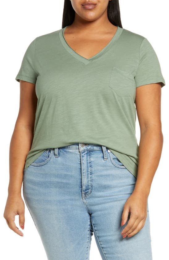 Caslon Short Sleeve V-neck T-shirt In Green Dune