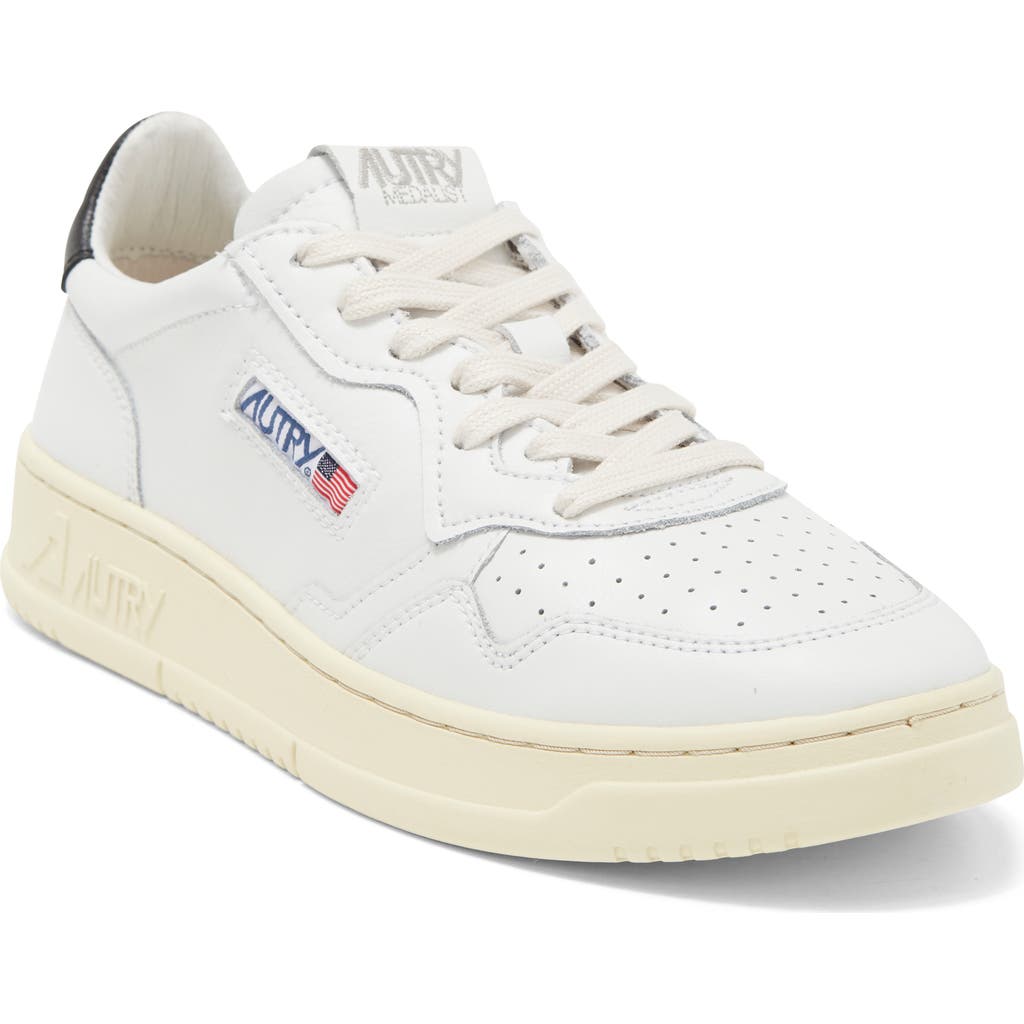 Autry Medalist Low Sneaker In Leat/leat Wht/bk