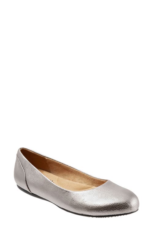 SoftWalk Sonoma Flat Platinum Leather at Nordstrom,