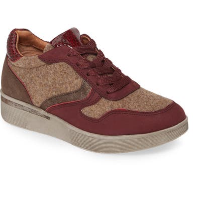 Gentle Souls By Kenneth Cole Haddie Jogger Sneaker- Burgundy