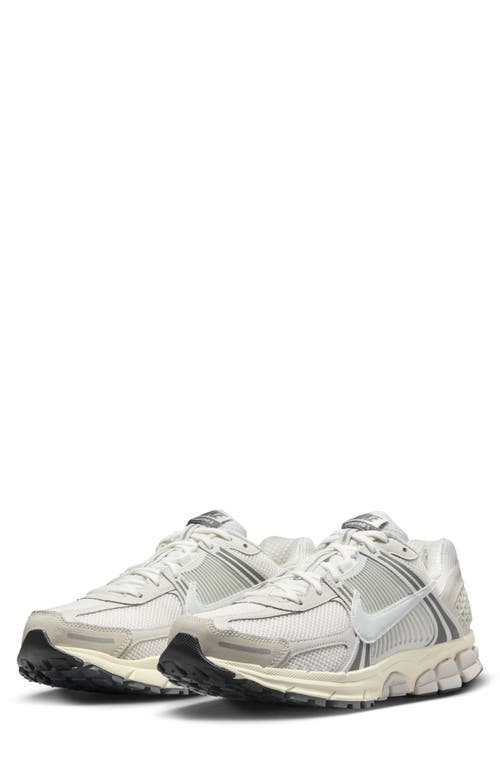 Nike Zoom Vomero 5 Sneaker In Platinum Tint/photon Dust