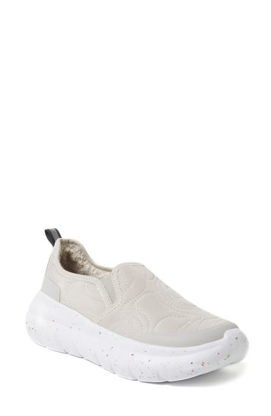 Dearfoams Women's Crimson Regrind Lightweight Slip-on With Energy Return Technology In Bone