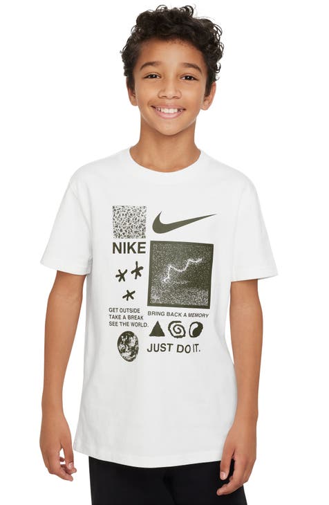 Nike Sportswear Swoosh Women's Graphic T-Shirt. Nike ID