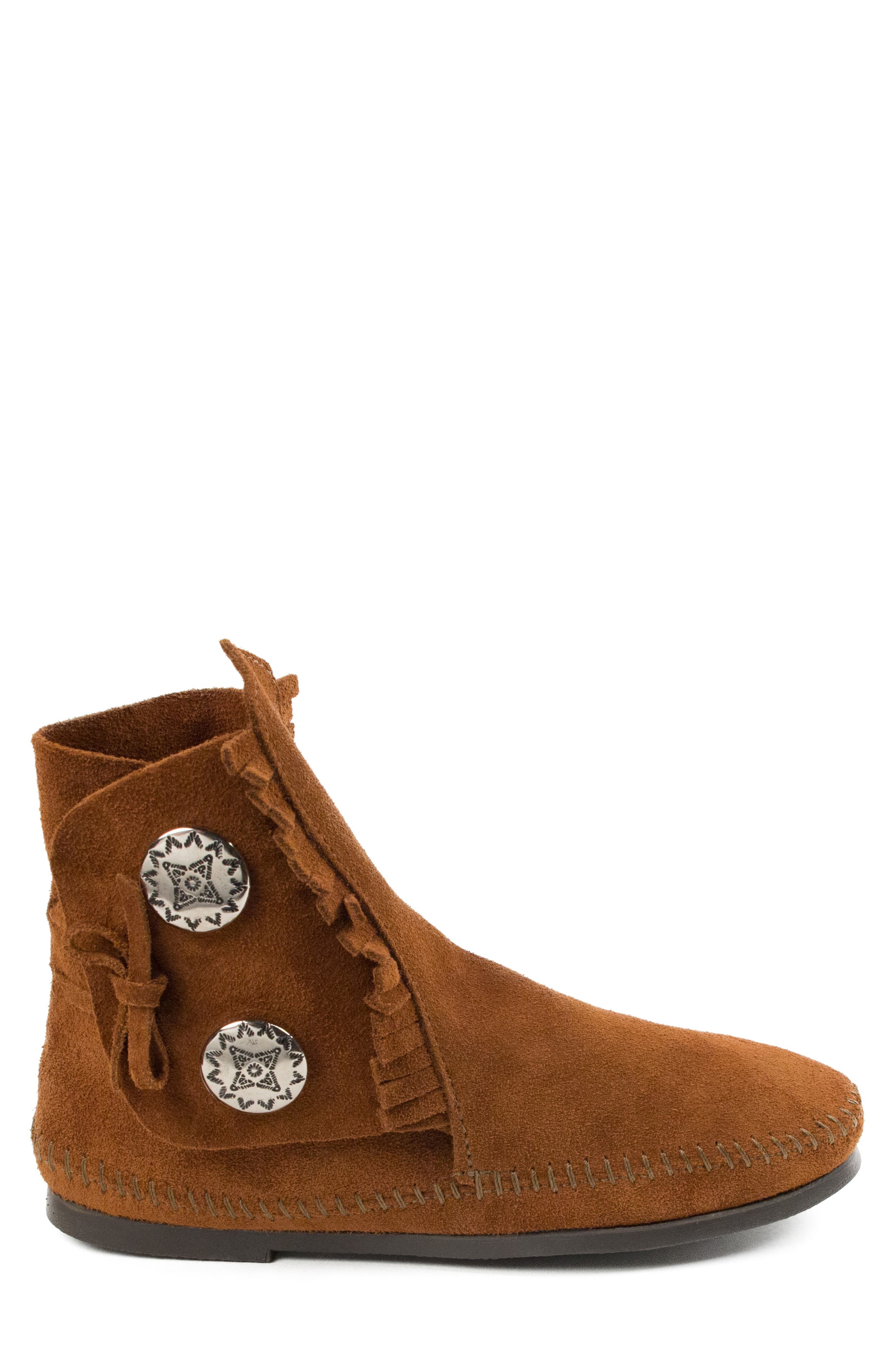 minnetonka two button boot mens