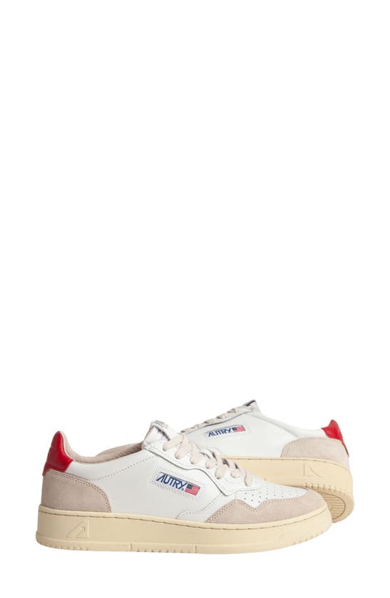 Shop Autry Medalist Low Sneaker In Whte/red