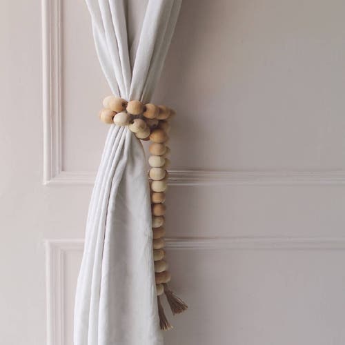 OSMOS STUDIO OSMOS STUDIO FARMHOUSE WOODEN BEADS WITH JUTE TASSELS 