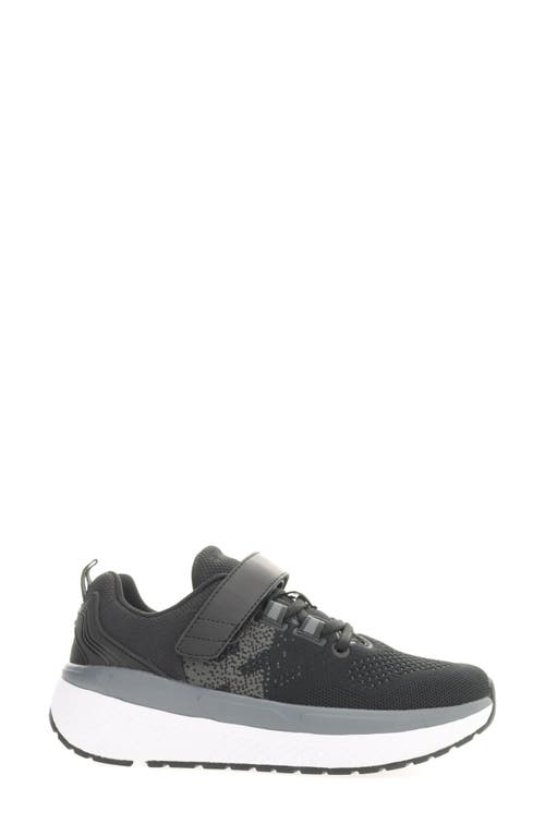 Propét Ultra Fx Walking Sneaker In Black/grey