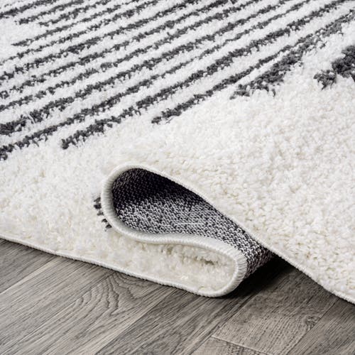 Jonathan Y Elm Diamond Stripe Geometric Shag Area Rug In White/gray