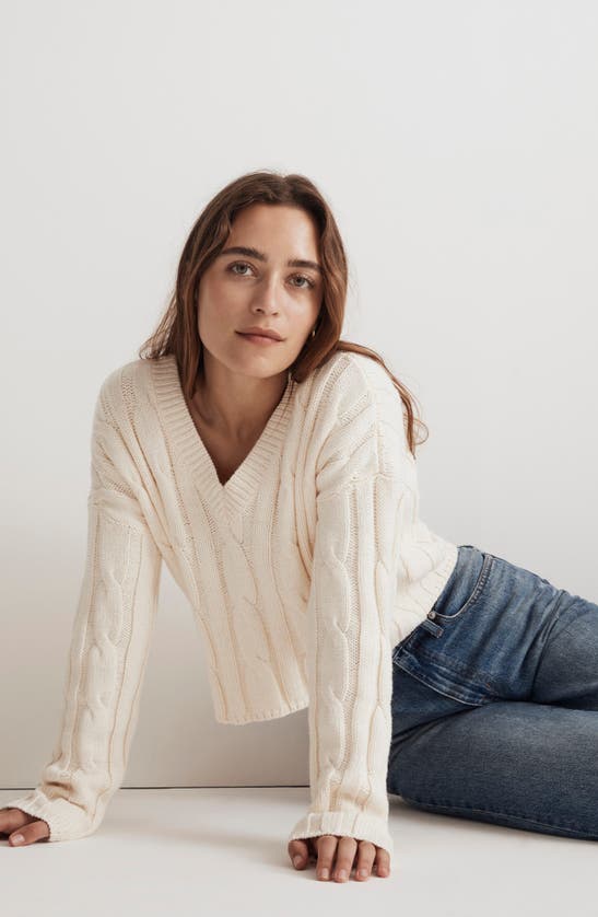 Madewell Cable Knit V-neck Crop Sweater In Antique Cream