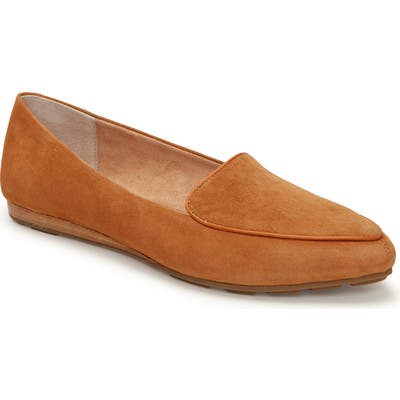 Me Too Anissa Pointy Toe Loafer, Brown
