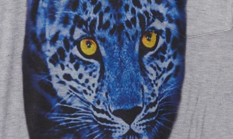 GO COUTURE GO COUTURE DEEP V-NECK ART PRINT T-SHIRT