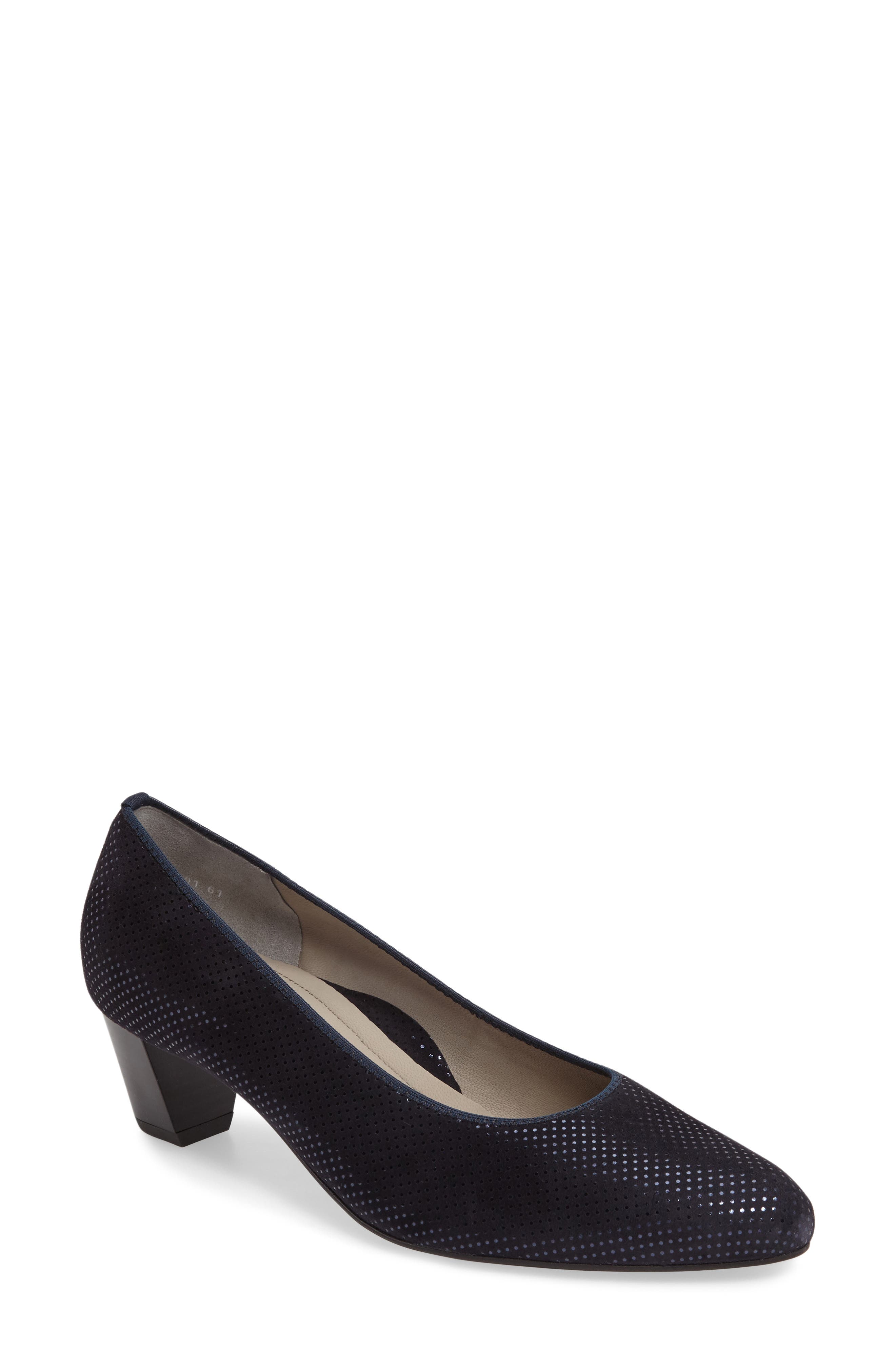 Ara Kelly Pump