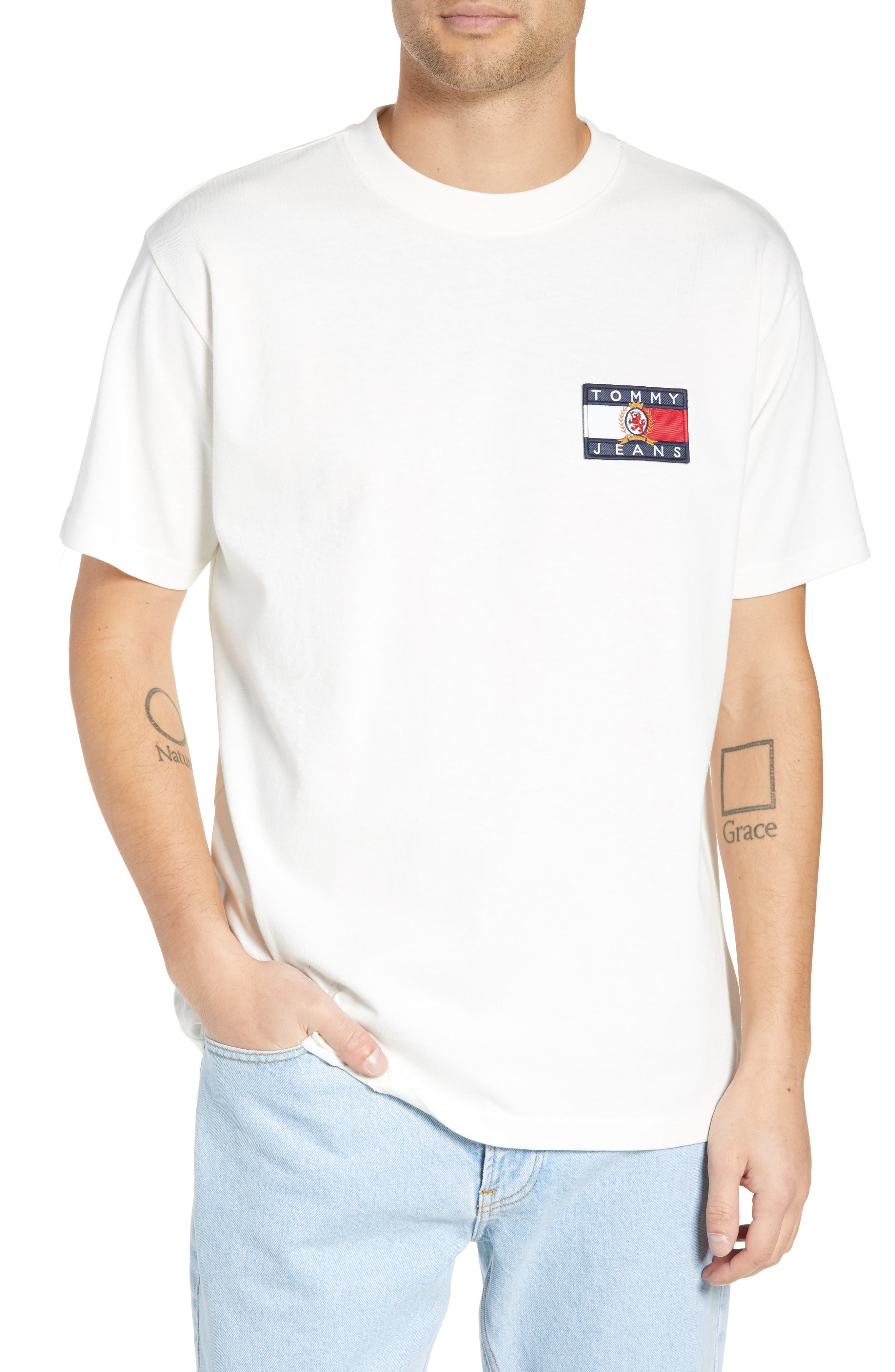 TOMMY JEANS Crest Flag Logo T-Shirt 