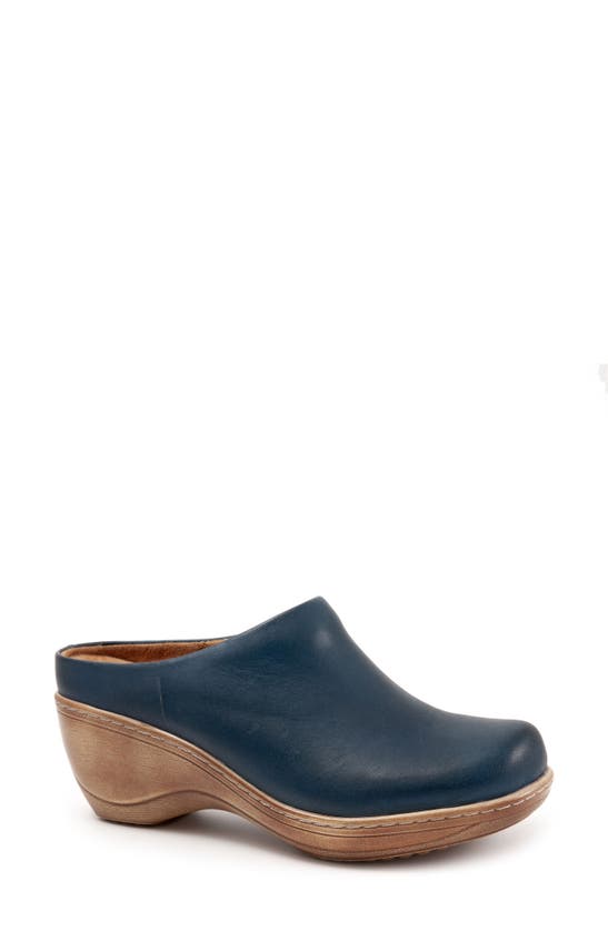 Softwalk Madison Clog In Navy Leather