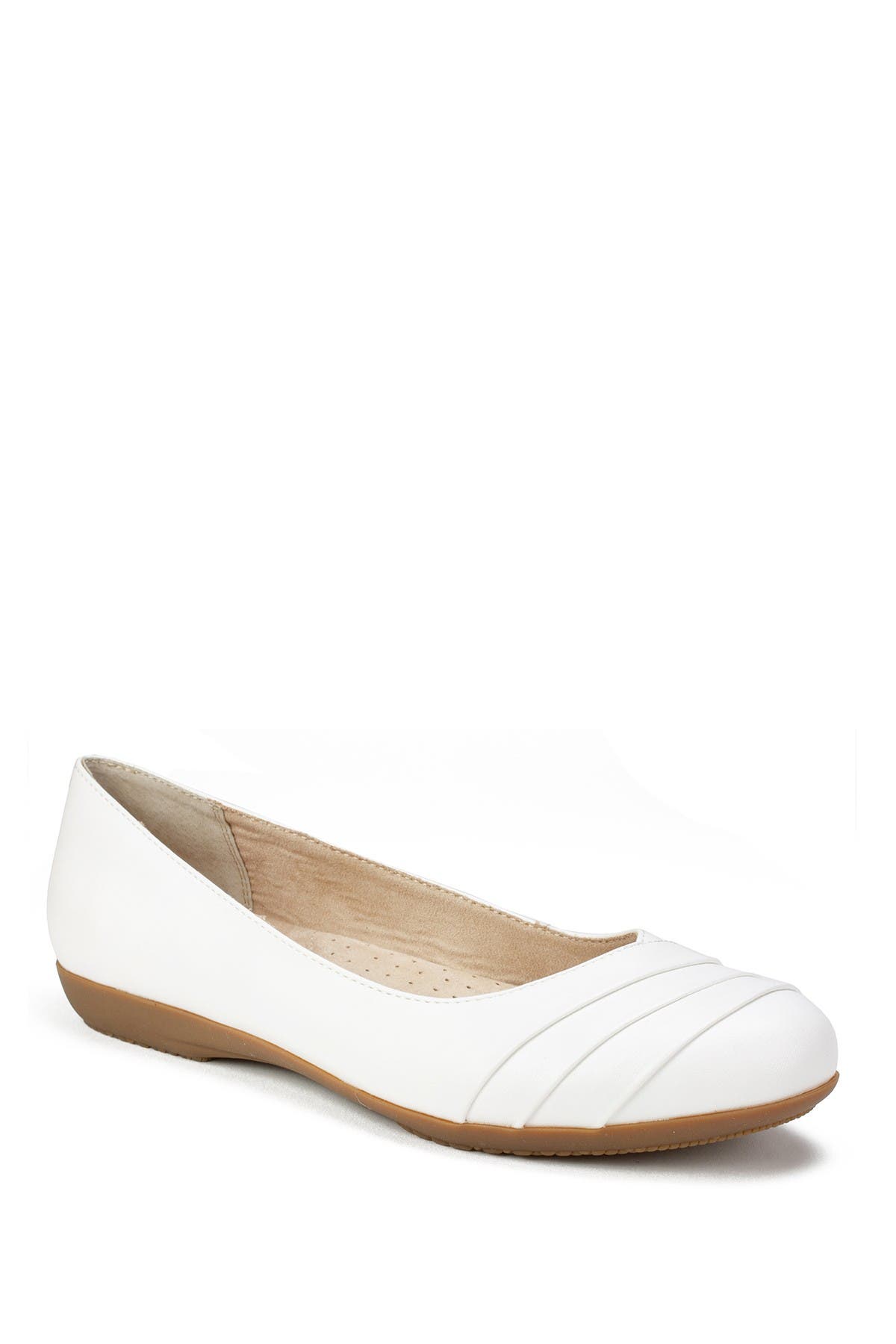 White Mountain Footwear Clara Ballet Flat In White/burnished/smoo
