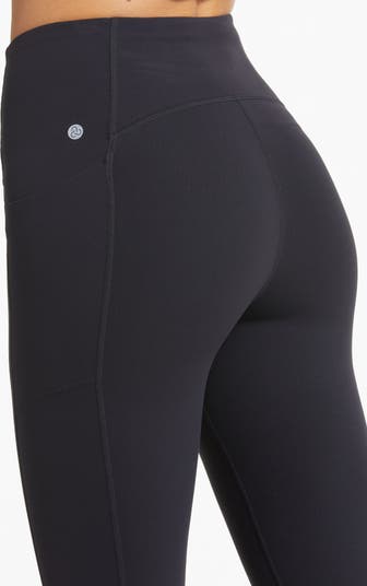 Zella black leggings size small, pockets on side, in - Depop