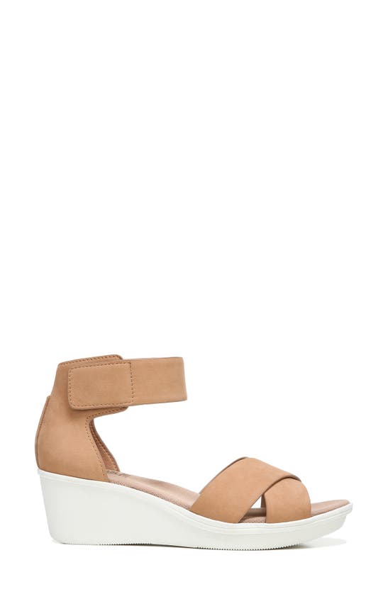 Naturalizer Riviera Wedge Sandal In Cookie Dough Leather