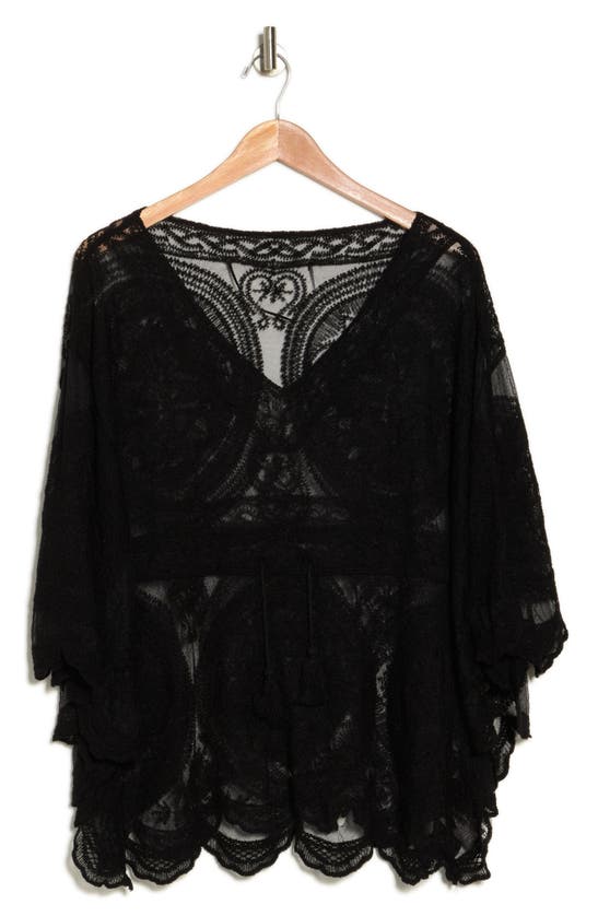 Vince Camuto Medallion Lace Topper In Black