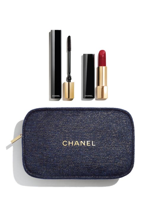 CHANEL HOLIDAY make up pouch set 2020  Chanel cosmetic bag, Chanel makeup  bag, Chanel bag