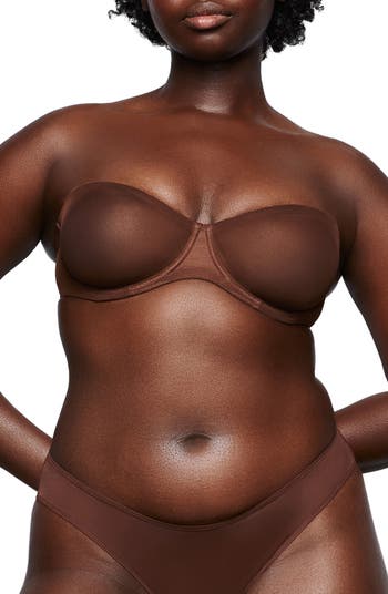 SKIMS - strapless bra on Designer Wardrobe