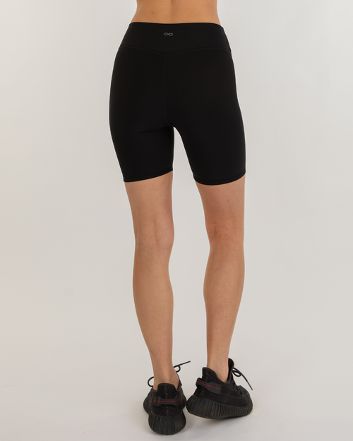 Rebody Active Hybrid Fleece Biker Shorts High Waist 6" In Warm Black