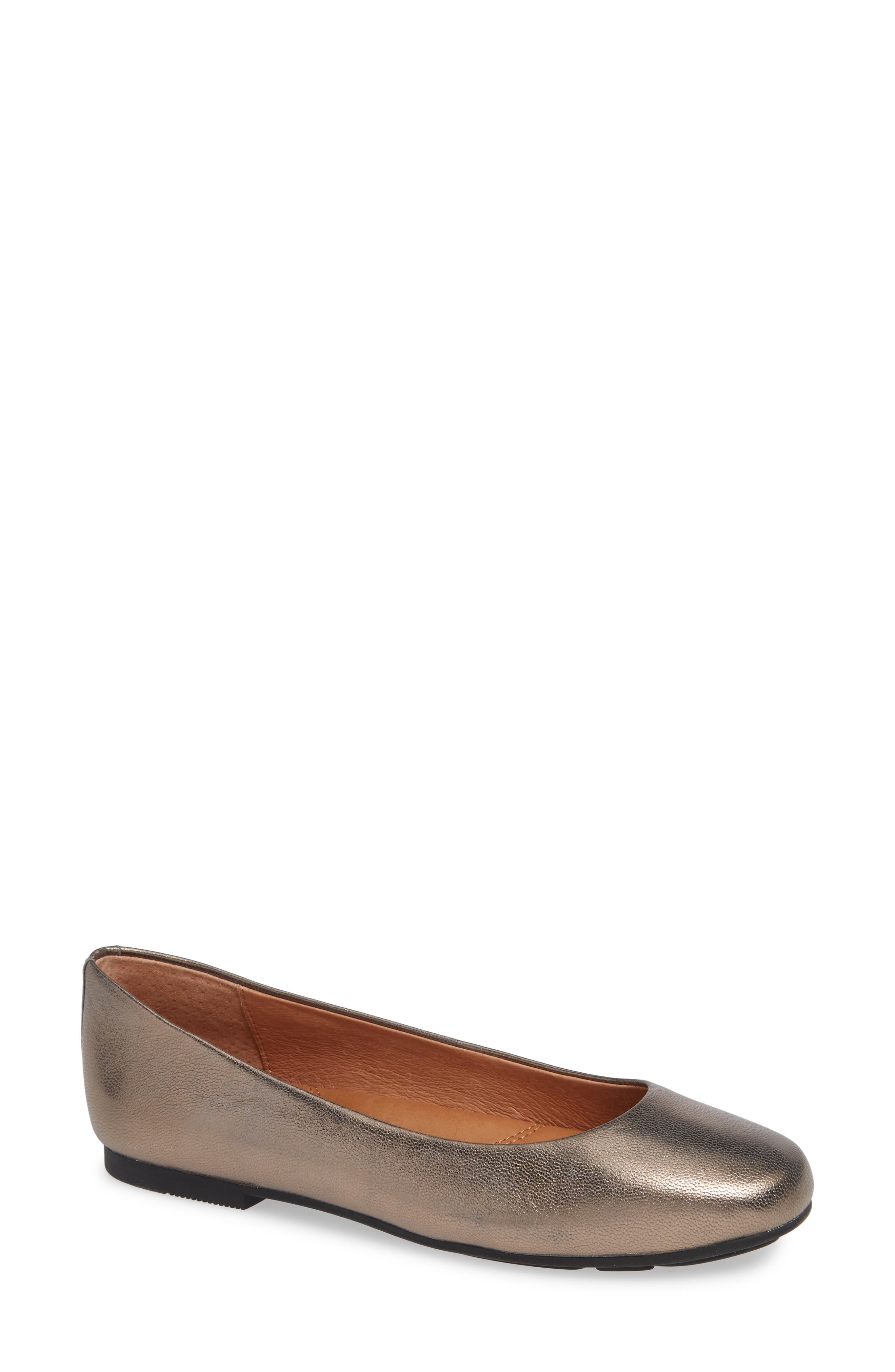 Gentle Souls By Kenneth Cole Eugene Flat
