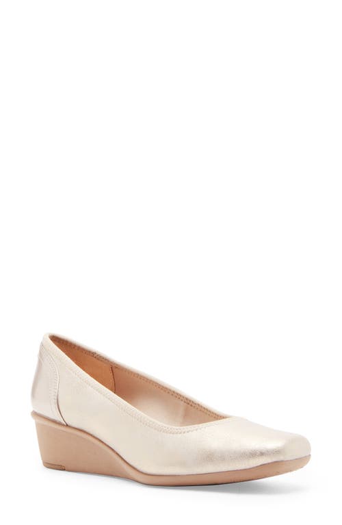 Anne Klein Wisher Pump In Light Gold