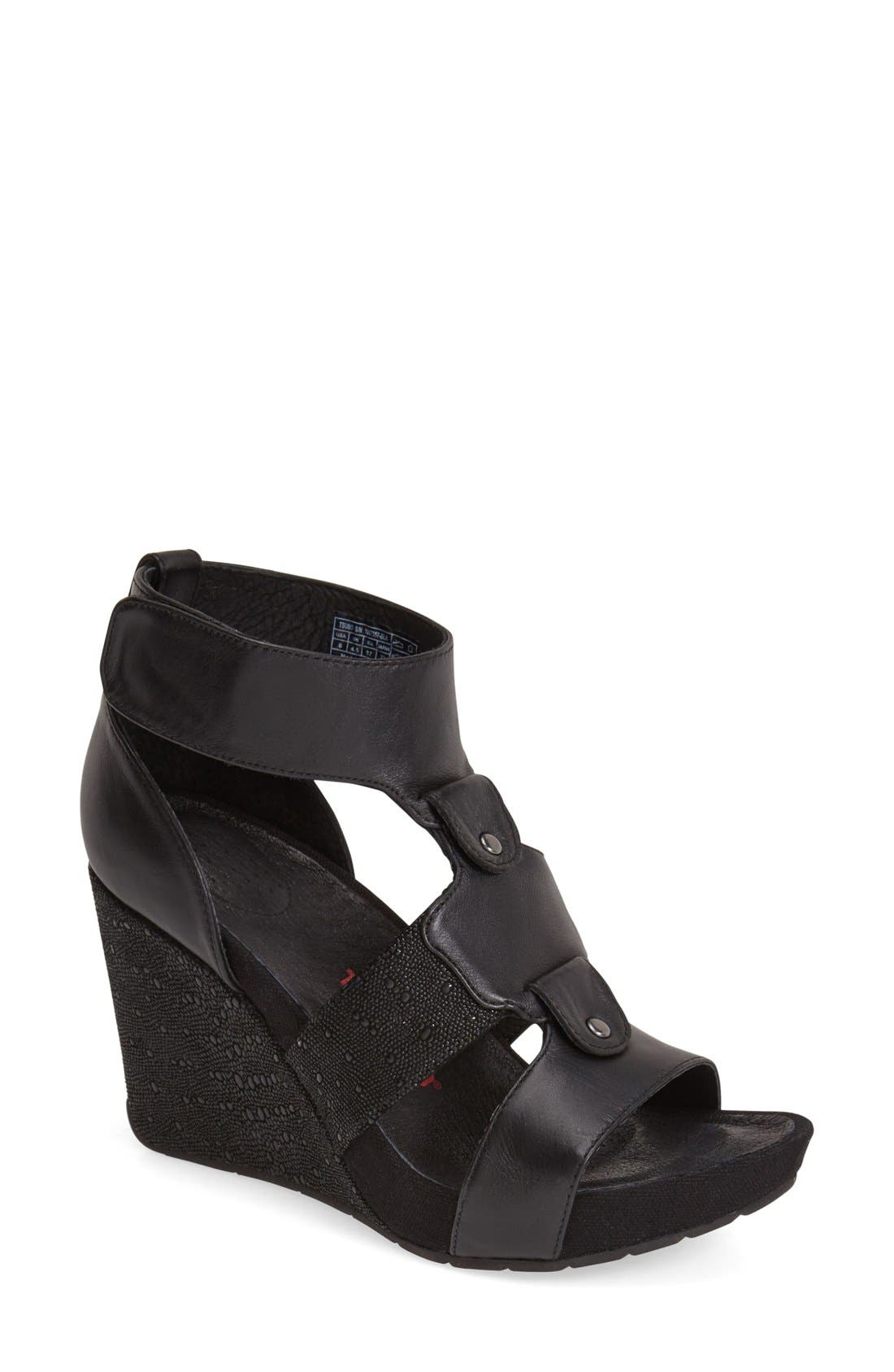 tsubo wedge sandals
