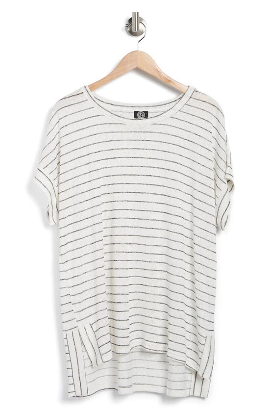 Bobeau Stripe Side Slit T-shirt In Ivory/ Black